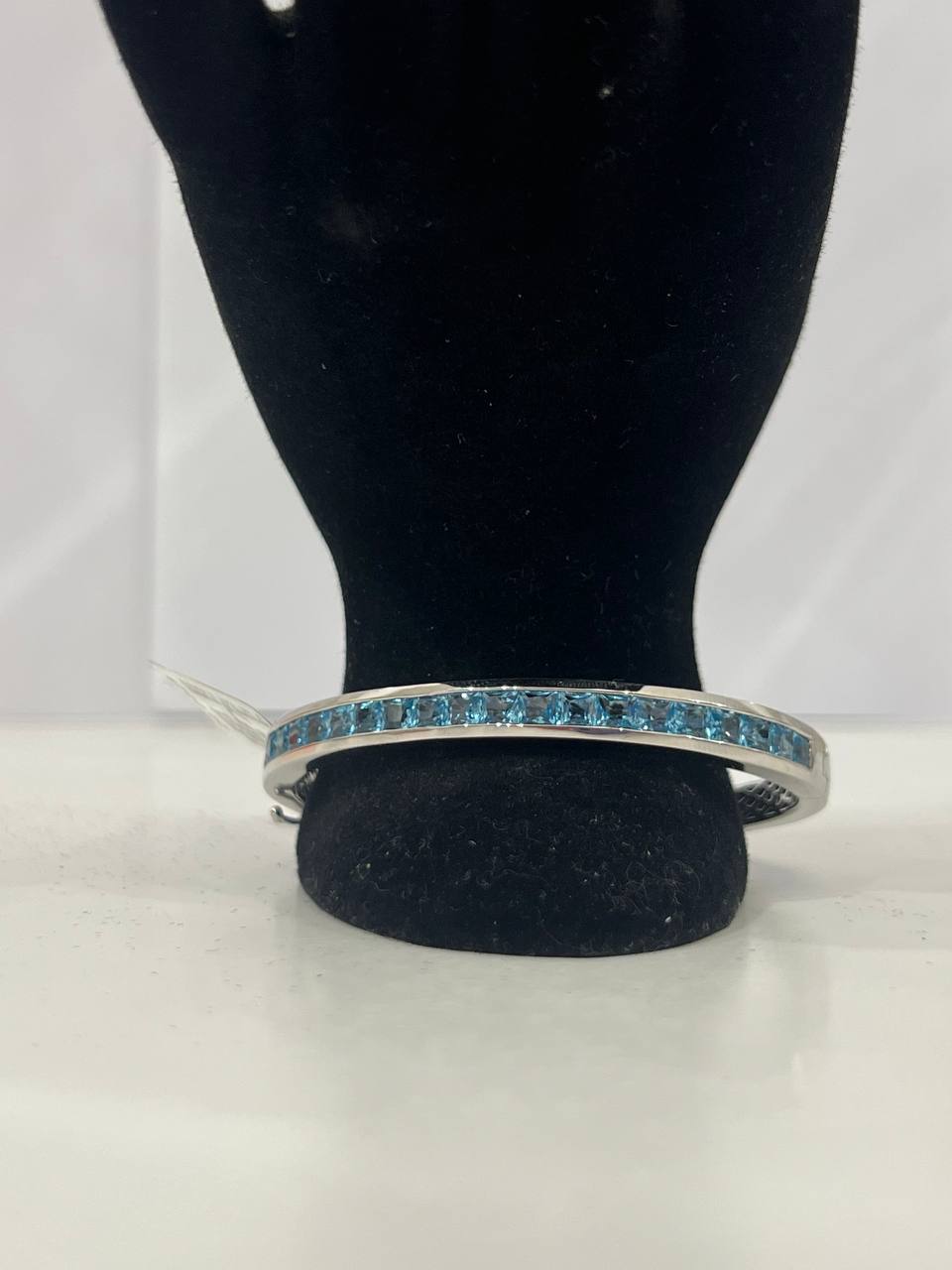 Bracelet jonc argenté orné de pierres bleues étincelantes My Store