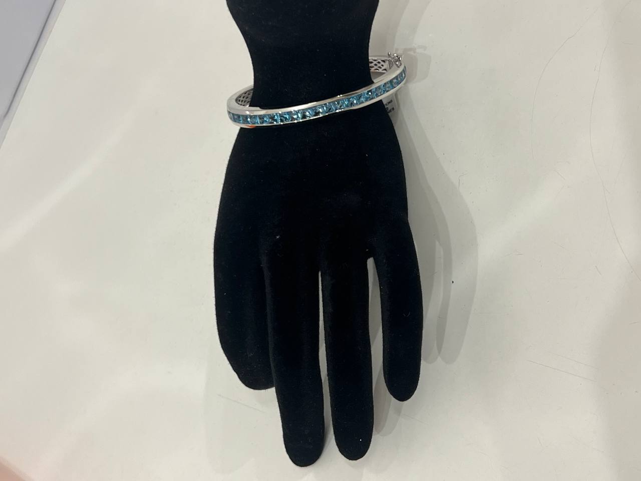 Bracelet jonc argenté orné de pierres bleues étincelantes My Store